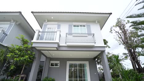asia putih dan abu-abu desain eksterior rumah modern-2