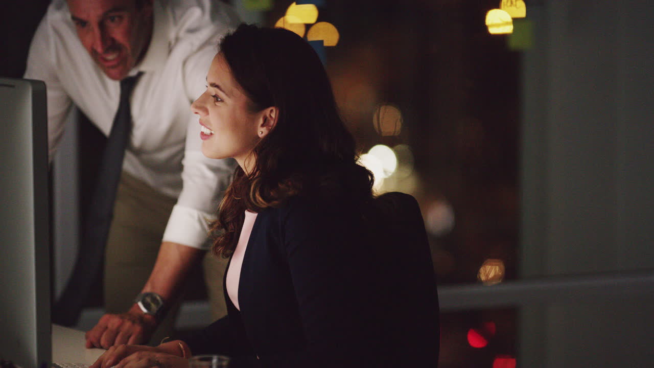 팀워크는 그것을 완성시 ⁇ 니다.