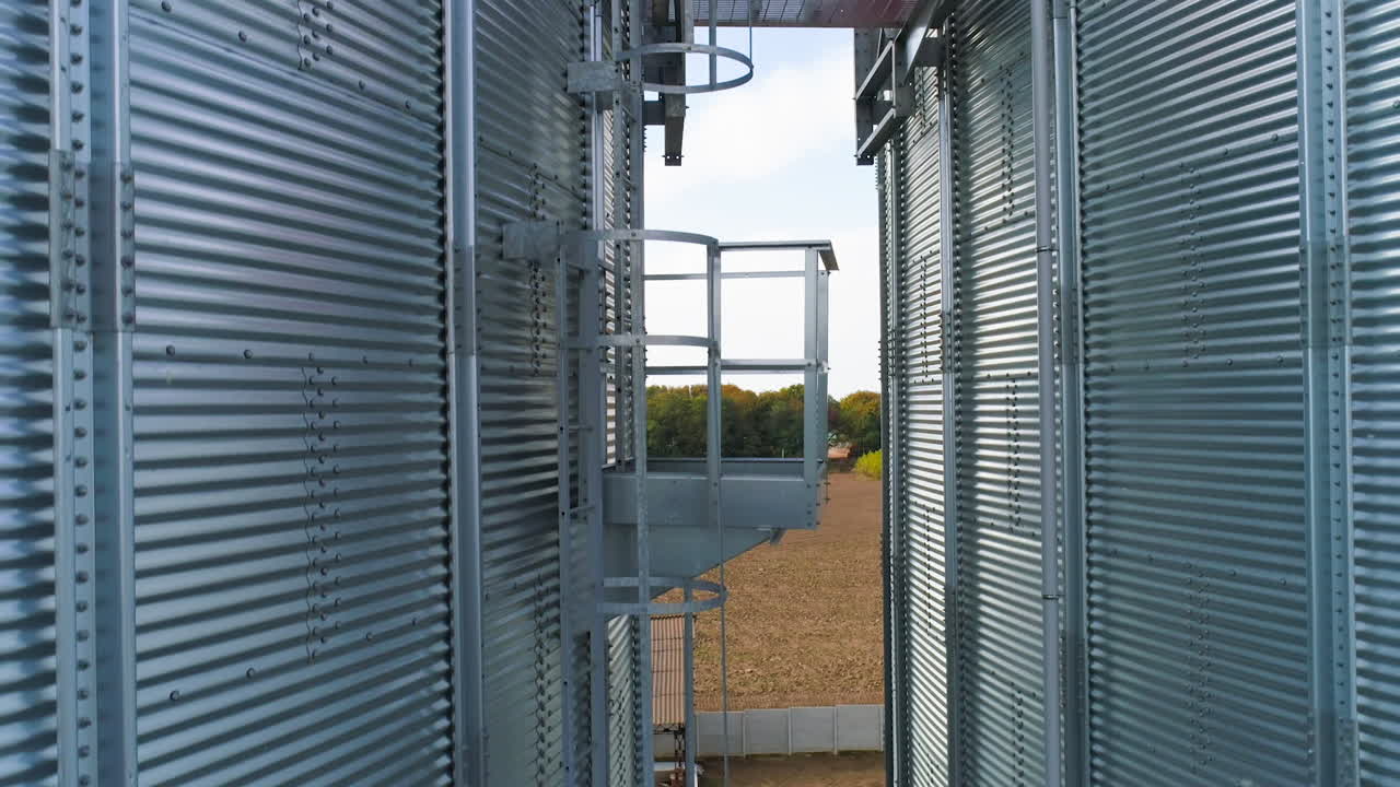 Grain elevator. The modern agricultural enterprise. Grain processing. Storage of grain