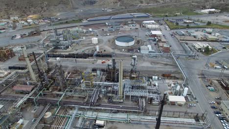 Drone-shot-of-a-gas-processing-facility-in-Utah