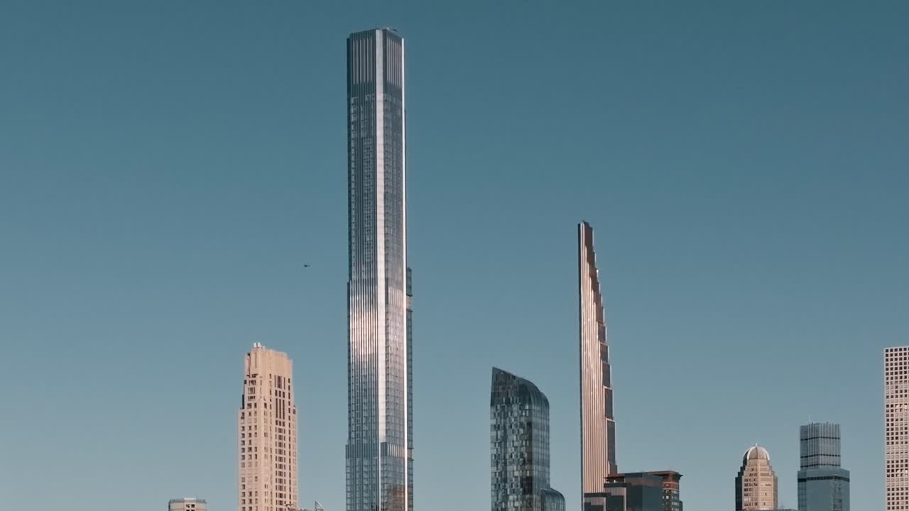 Vista do horizonte da cidade de Nova York com edifícios altos e céu limpo