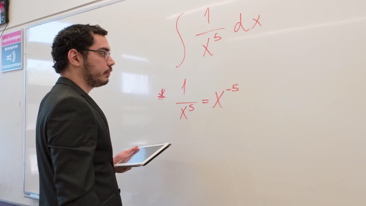 Expert Transferring Knowledge During a Seminar