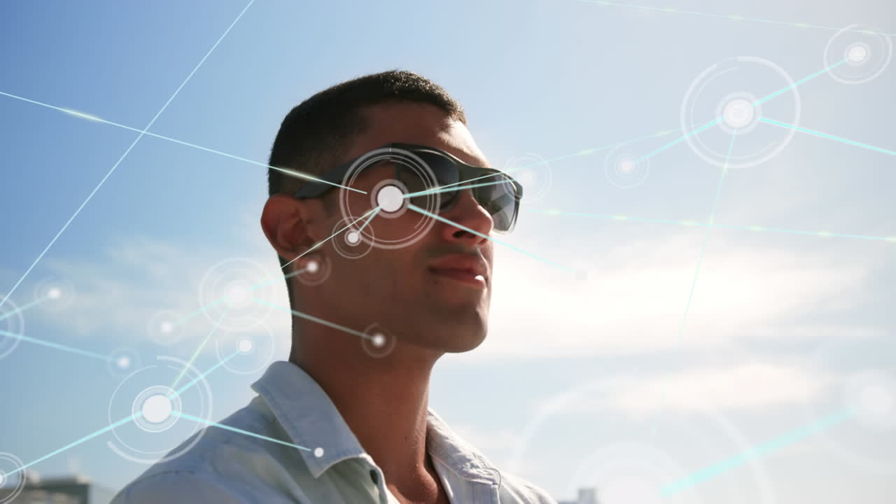 animación de la red de conexiones sobre el hombre feliz en la playa