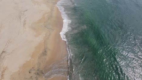 clip aéreo de drones de playa tranquila y vacía playa malpaso en nayarit méxico