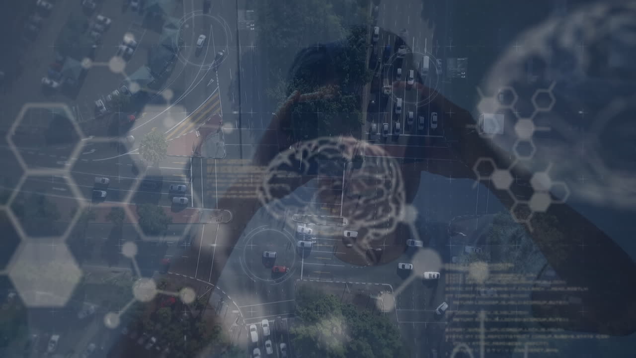 animación de escaneo de alcance y procesamiento de datos sobre mujer biracial usando auriculares vr