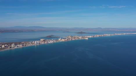 La-Manga-Sandbar-Vista-Aérea-Soleada-España-Resort-Mar-Mediterráneo