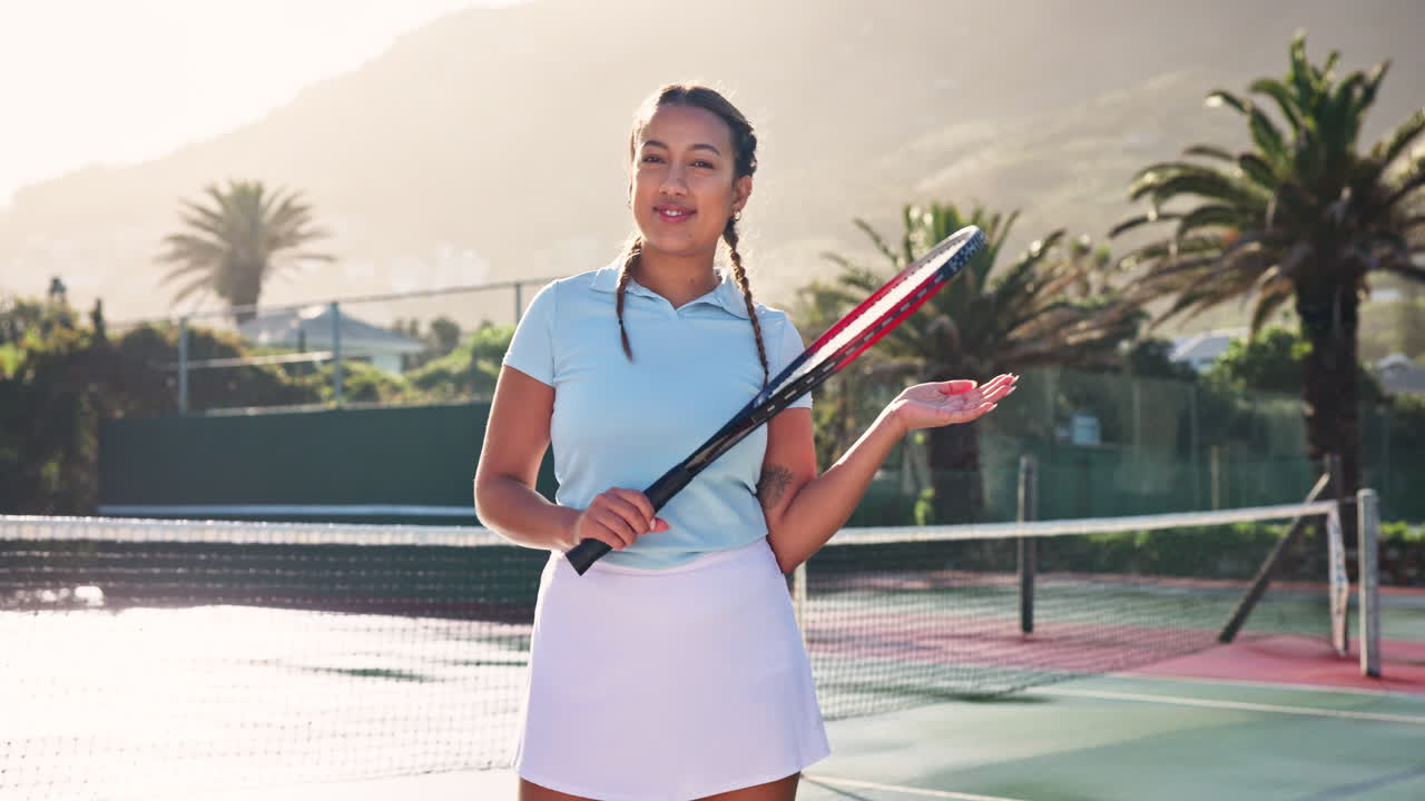 Woman with tennis racket on tennis court