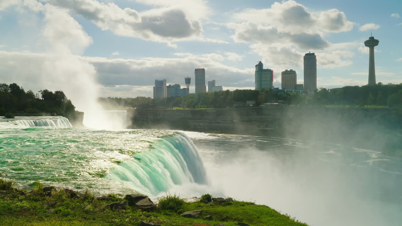 나이아가라 폭포에서 보이는 캐나다 해안
