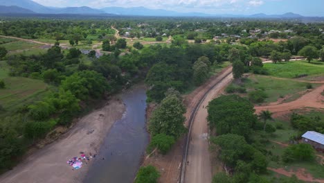 Nuevo-Muro-Fronterizo-Entre-Haití-Y-República-Dominicana-Cerca-Del-Río-Dajabón-O-Masacre