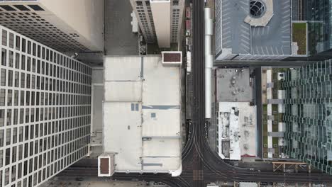 Downtown-Chicago-the-loop-with-tracks