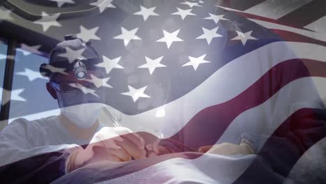 Animation-Der-Flagge-Der-Vereinigten-Staaten-Von-Amerika,-Die-über-Chirurgen-Im-Operationssaal-Weht