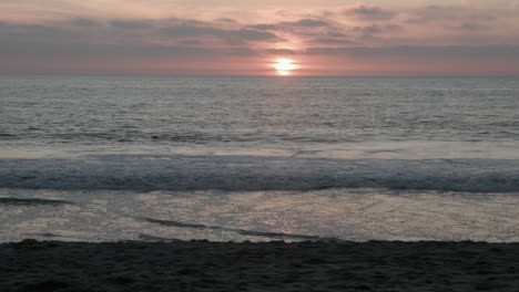 Puesta-De-Sol-En-Una-Playa-En-Carlsbad,-California