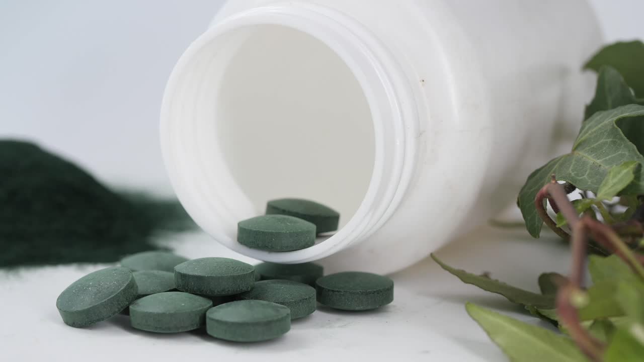 Spirulina Supplements and Powder