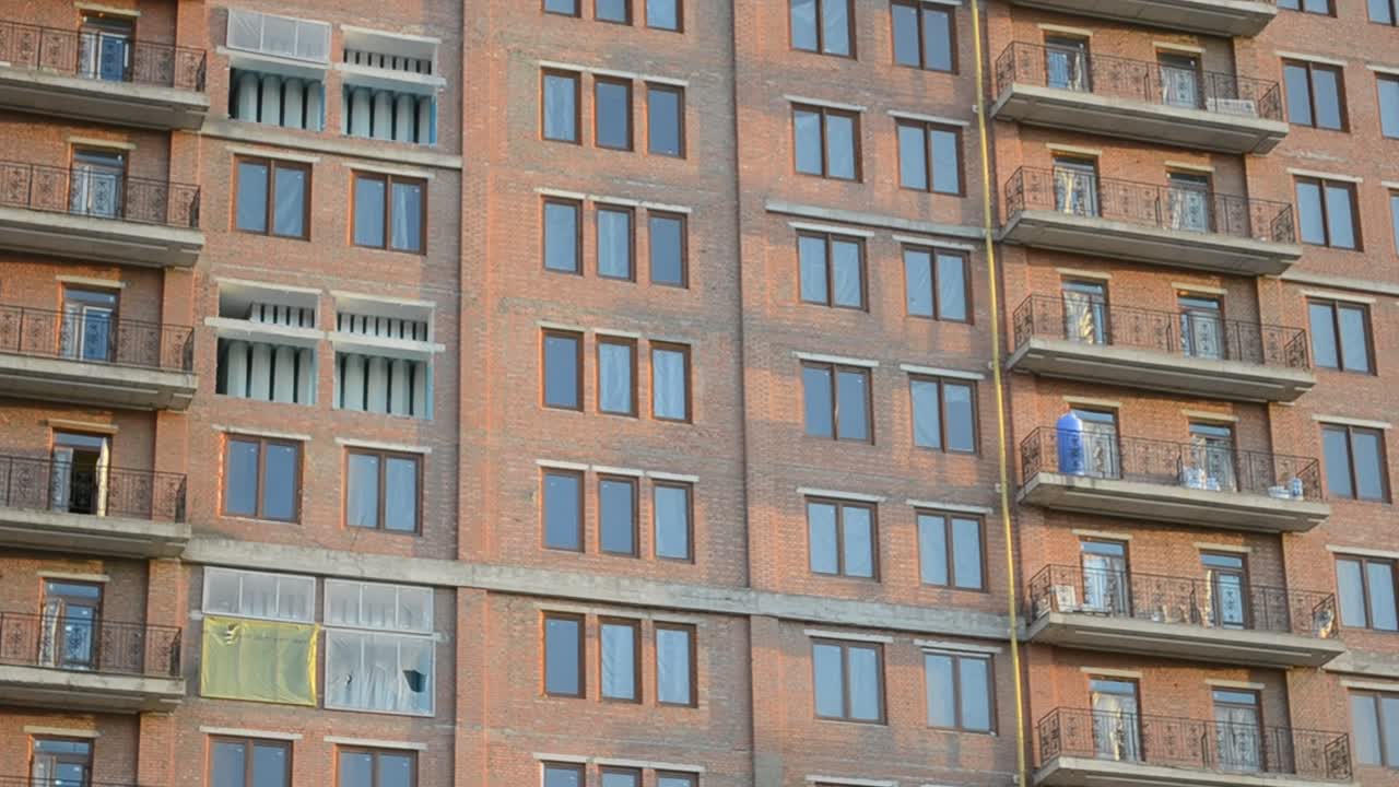 Construção de um complexo multifuncional de escritórios e hotel
