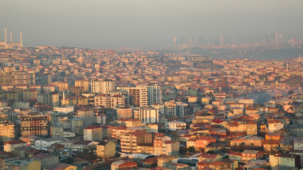 Paesaggio urbano di Istanbul all'alba/tramonto