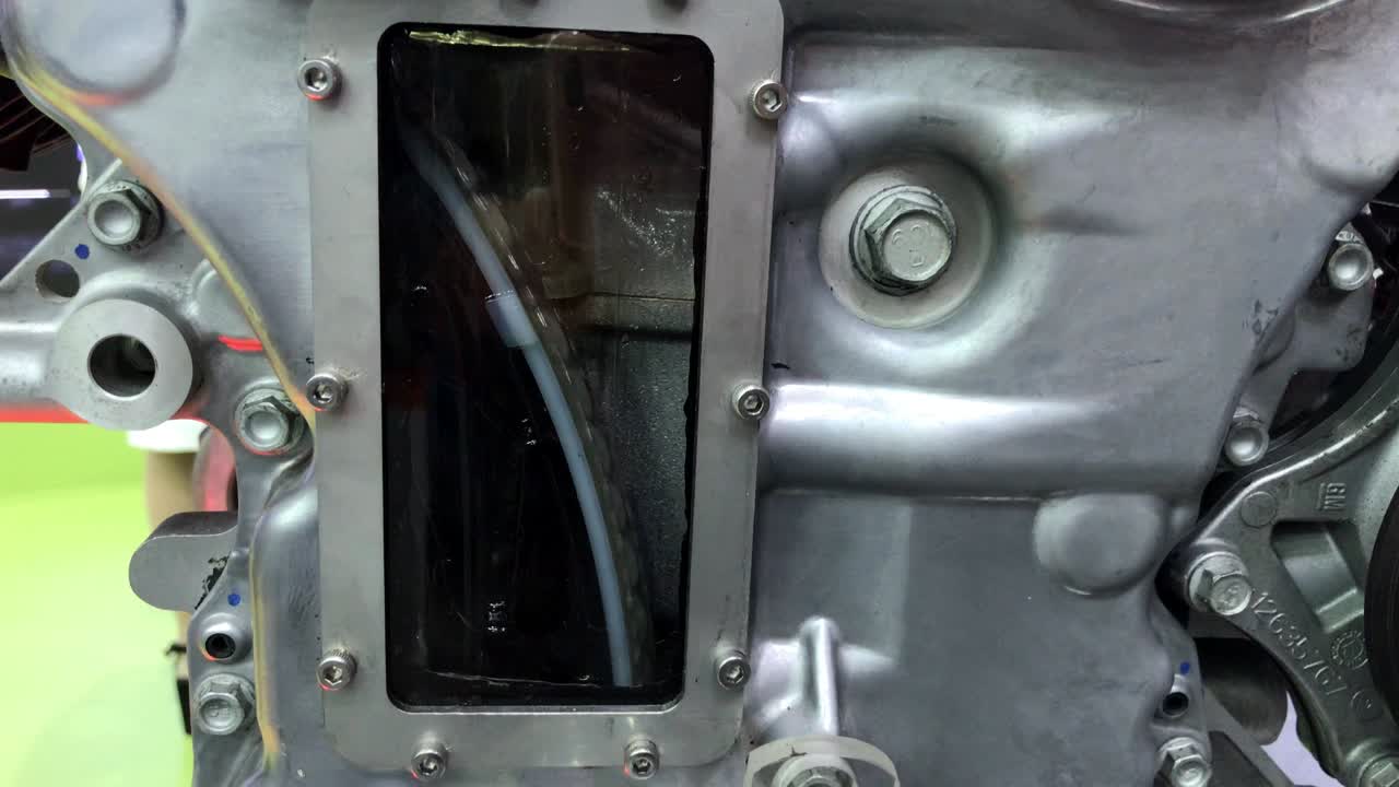 기계 장치에서 금속 부품의 회전