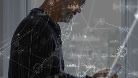 red de conexiones y procesamiento de datos contra el hombre usando teléfonos inteligentes