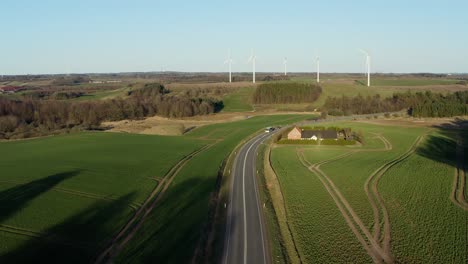 Grünes-Gras-Und-Wald-Auf-Einem-Golfplatz-Drohnenaufnahmen