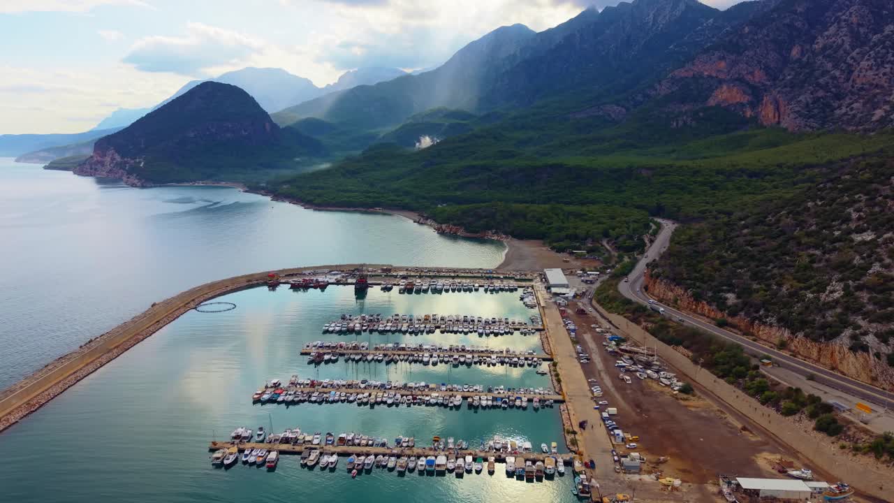 Pitoresk Ada Limanları, Akdeniz Kıyı Manzaraları, Havadan.