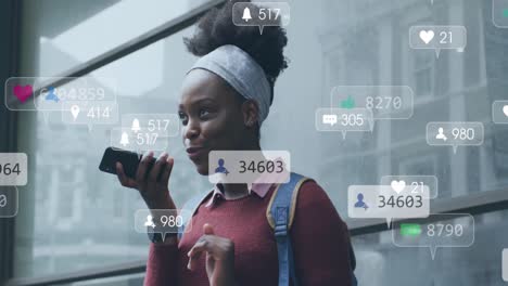 Animación-De-Barras-De-Notificación-Sobre-Una-Mujer-Afroamericana-Hablando-Por-El-Altavoz-Del-Teléfono-Celular