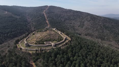 Vista-Aérea-Del-Castillo-Medieval-De-Bizancio.