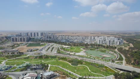 Lago-En-La-Ciudad-De-Netivot,-Israel