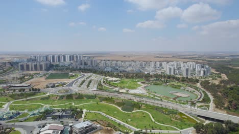 lago en la ciudad de netivot, israel