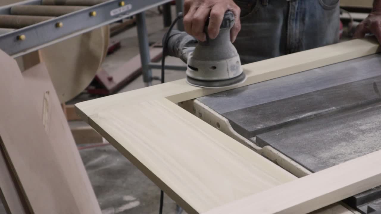 Man Sands Piece for Cabinet