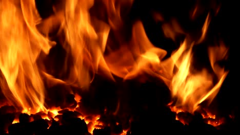 fogo de carvão queimando como o calor do vulcão vídeo