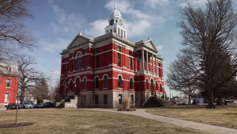Historisches-Gerichtsgebäude-Von-Eaton-County-In-Charlotte,-Michigan,-Zeitraffervideo