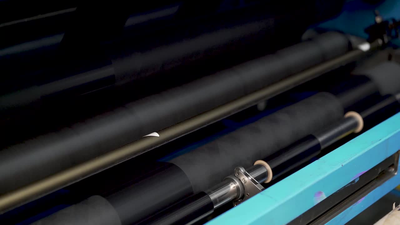 прогон с отказом при разрыве пленки для продольной резки термотрансферной ленты или ttr для этикеточной промышленности