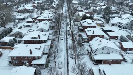 Aerial-flyover-of-a-suburban-American-street