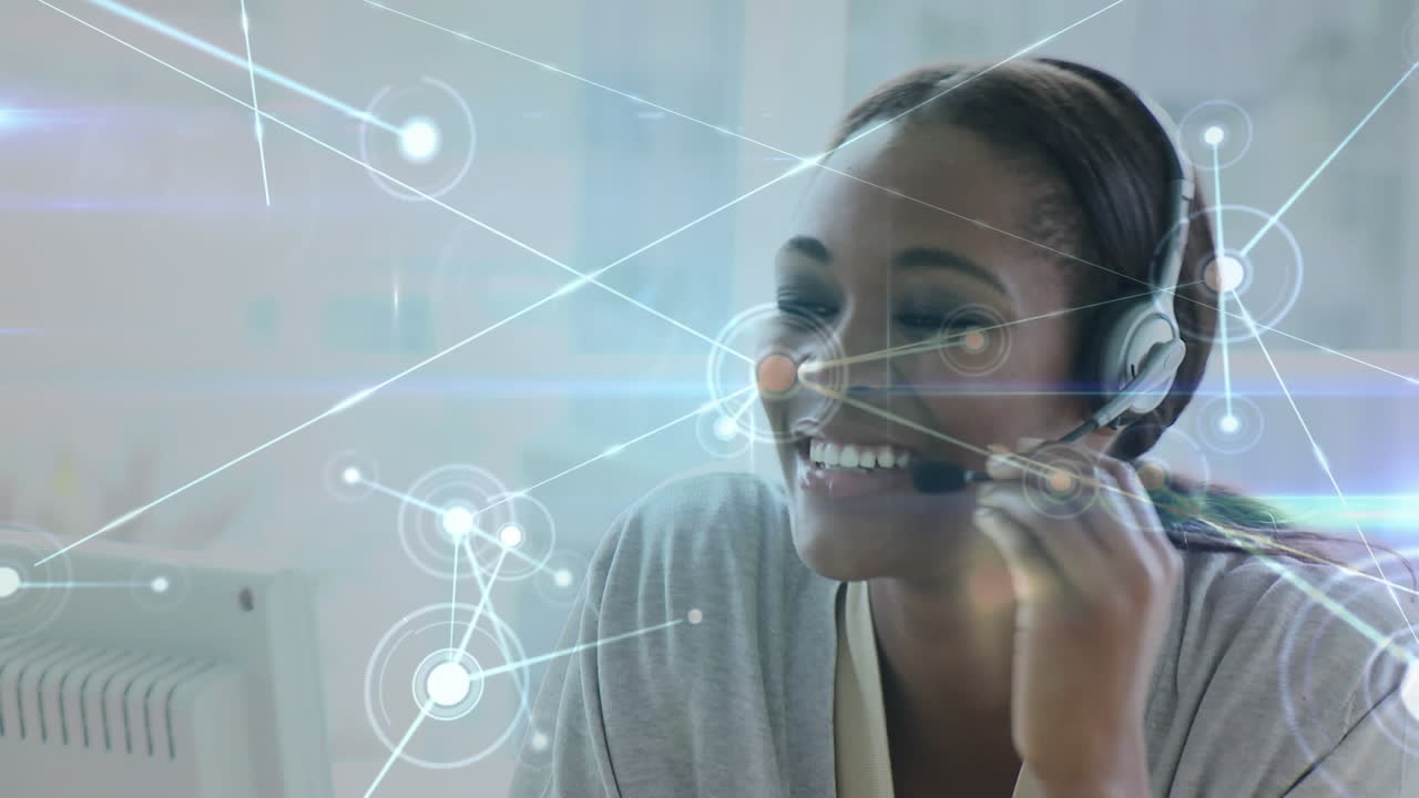 Animazione di rete di connessioni su donna d'affari con auricolare