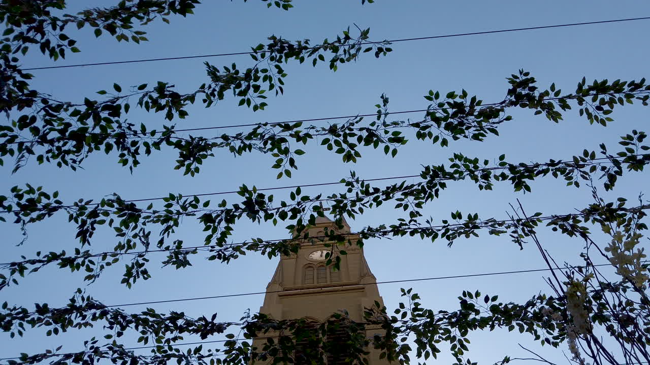 이집트의 오래된 교회, 시계 방향으로 움직이는 카메라