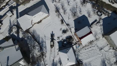 Grader-Scheuert-Schnee-Im-Dorf