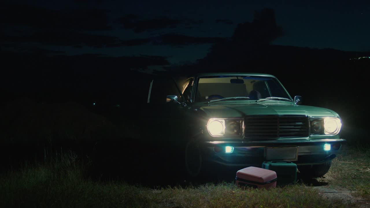 coche de época por la noche