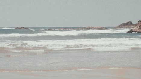 Waves-in-Pacific-Ocean-Springtime