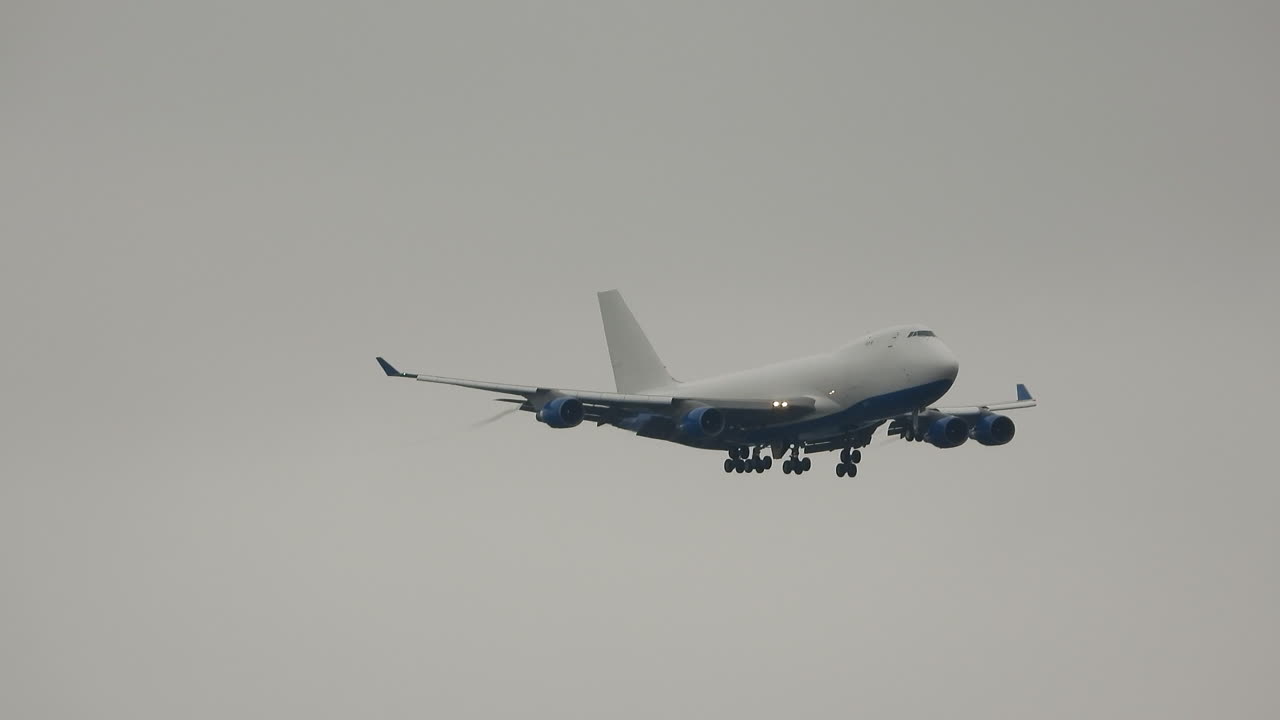 착륙 준비를 마친 에미레이트 고위 인사 정부 랜딩 기어