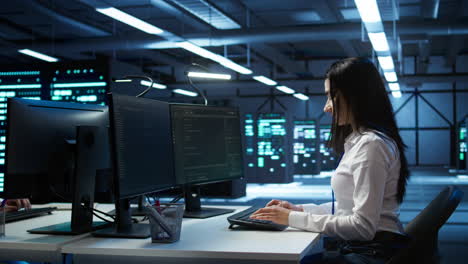 Portrait-of-smiling-engineer-overseeing-data-center