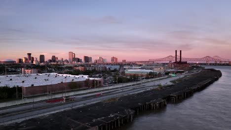 puesta de sol sobre el paisaje de la ciudad de nueva orleans al atardecer