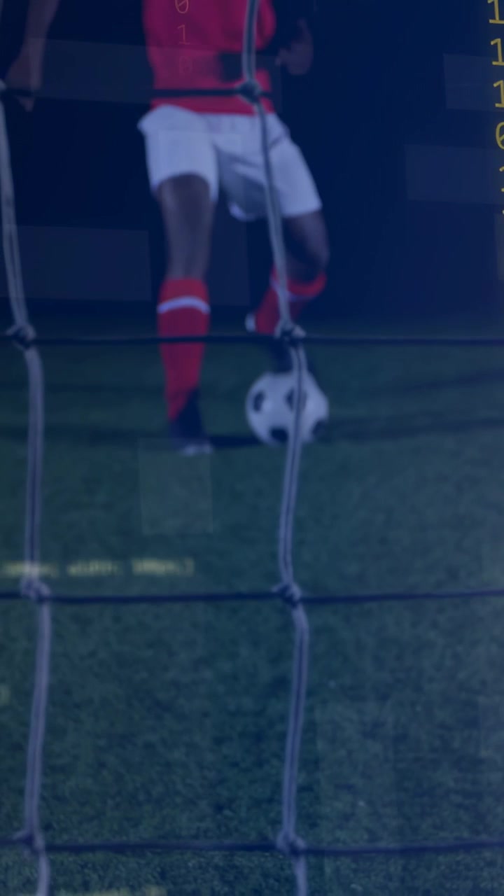 Jugador central acercándose a la portería, practicando control del balón mientras la interfaz de usuario de neón cambia.
