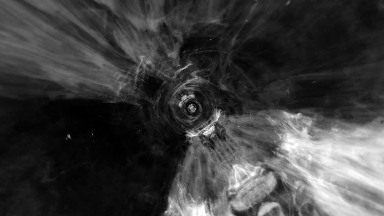 el vuelo espacial a velocidad de la luz del hiperespacio a través del túnel de agujero de gusano del espacio-tiempo blanco y negro. torbellino de niebla de corriente abstracta que fluye por el centro del vórtice. concepto de fondo de viaje espacial interestelar de ciencia ficción en bucle 4k 3d.