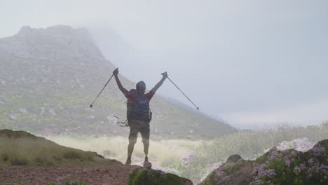 animatie van een landschap over een gehandicapte man met uitgestrekte armen