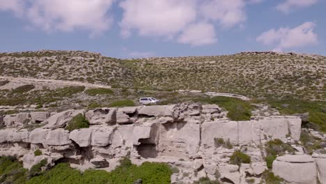 Dron-4k.-El-Coche-Sigue-La-Carretera-De-Creta.-Grecia