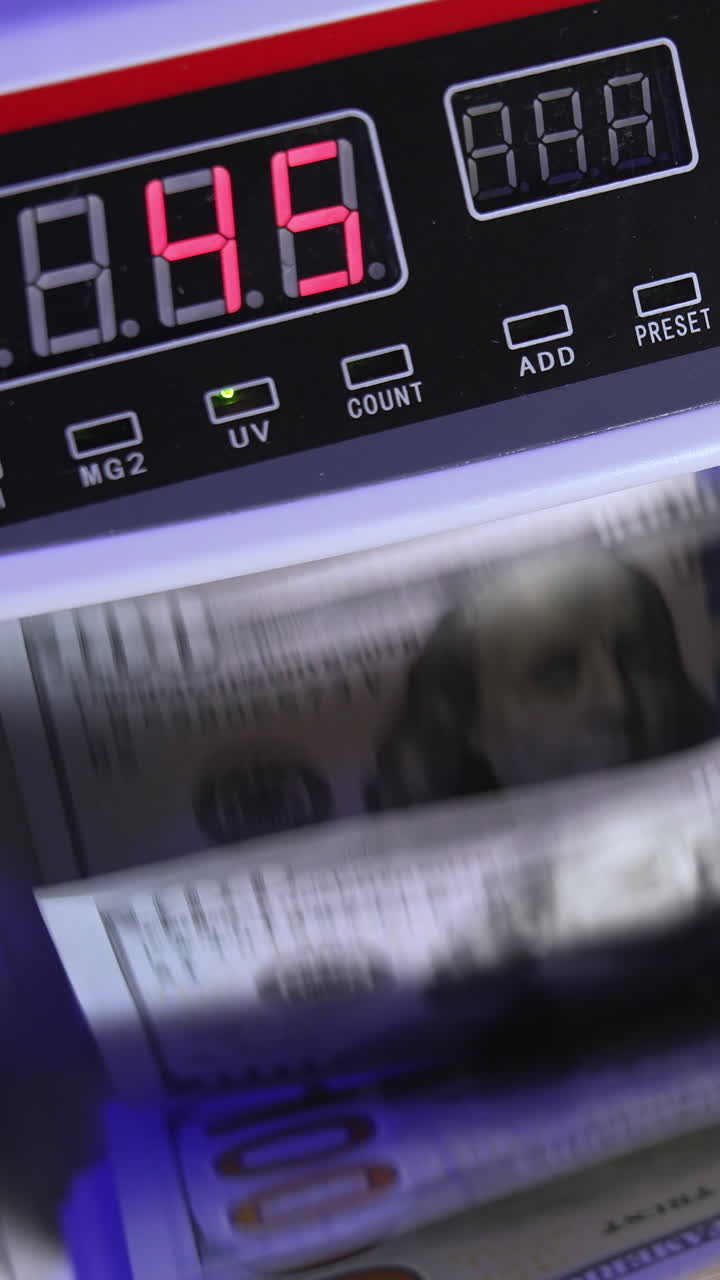 Counting US Dollars with a Money Counter Machine