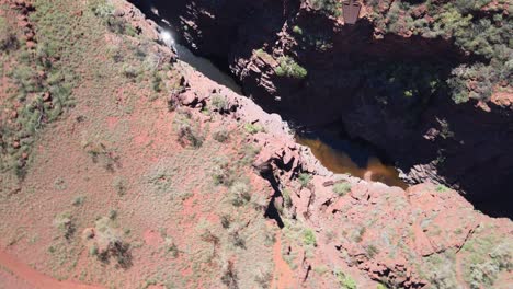 Avión-Teledirigido-Sobrevolando-El-Mirador-Del-Desfiladero-De-Joffre-En-El-Parque-Nacional-Karijini