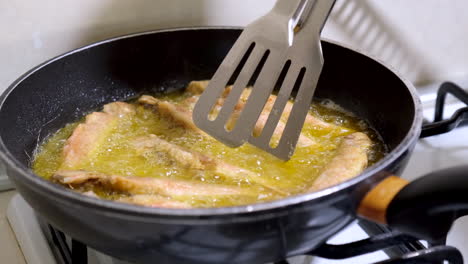 frying mullet fish