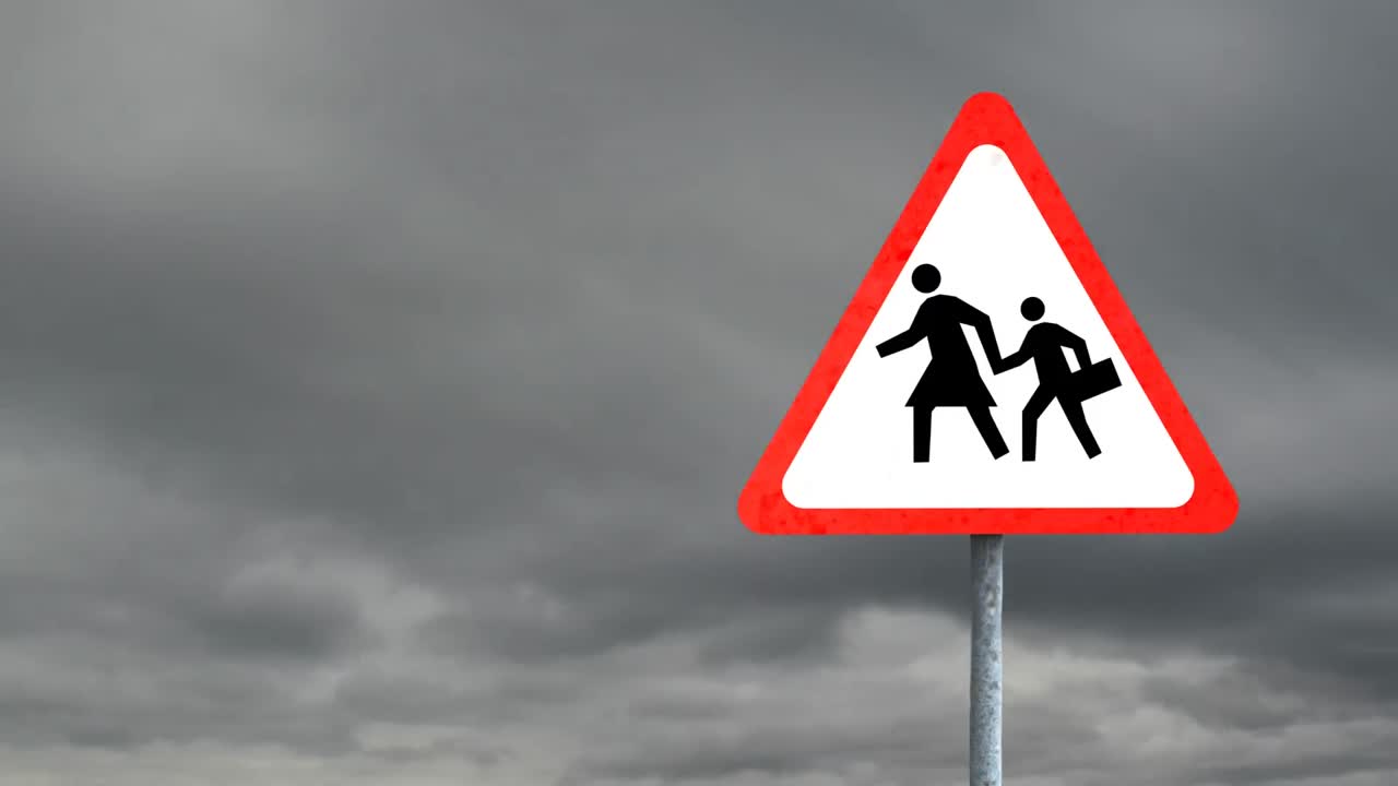 배경 에 하늘 이 있는 삼각형 도로 표지판 의 애니메이션