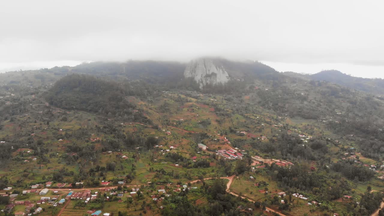 paisajes y valles en las colinas de taita, kenia