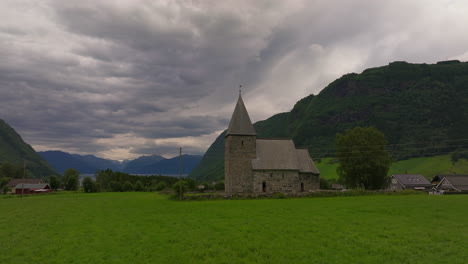 Iconic-Romanesque-ashlar-Hove-Church-in-Vik,-Norway